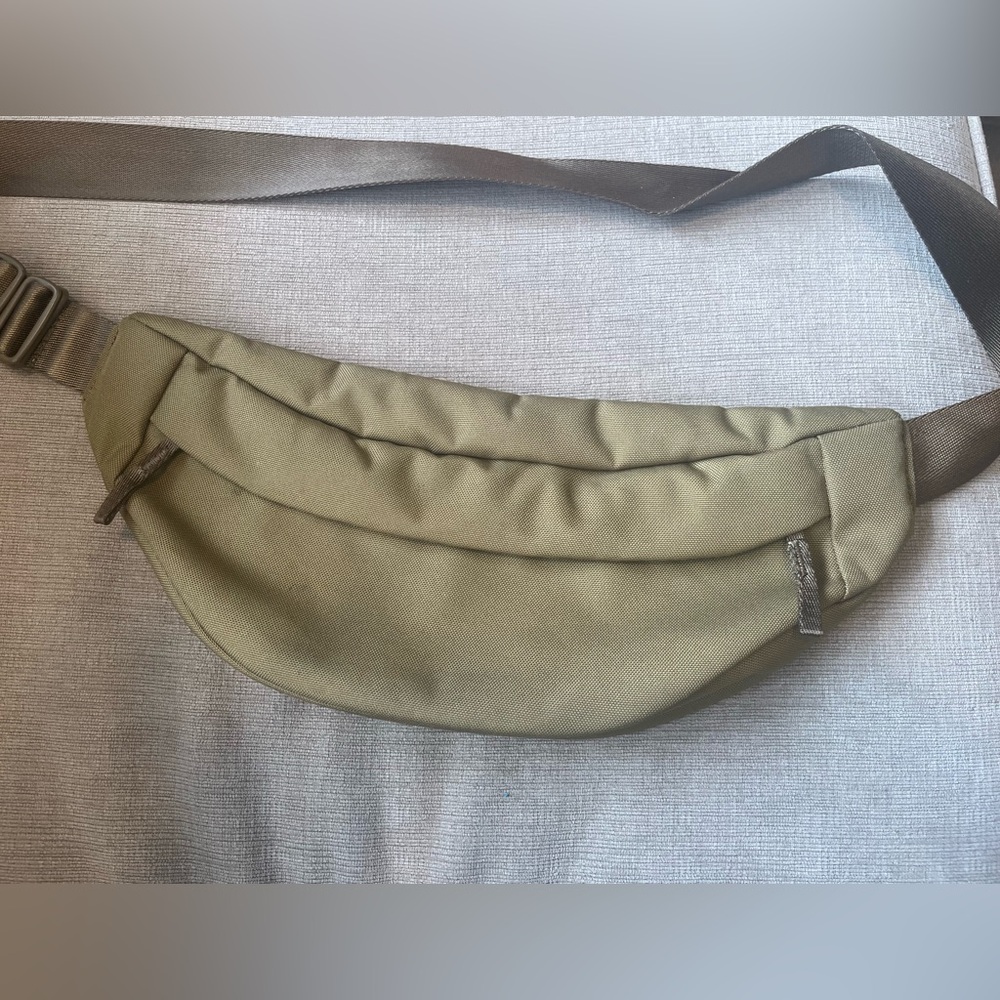 Everlane Renew Transit bag